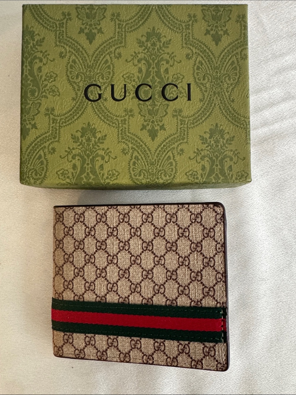 New! Gucci GG Supreme Web Bifold Wallet in beige and ebony canvas!🔥